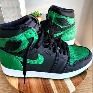 Jordan Men's Athletic Shoes Black and Green High-Top Sneakers